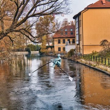 Dobiega końca wystawa rzeźb balansujących Jerzego Kędziory. Dwie mają się związać z Bydgoszczą na dłużej, a artysta stworzy dla nas coś jeszcze nowego