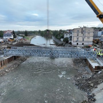 Inowrocławscy żołnierze postawili konstrukcję mostu tymczasowego