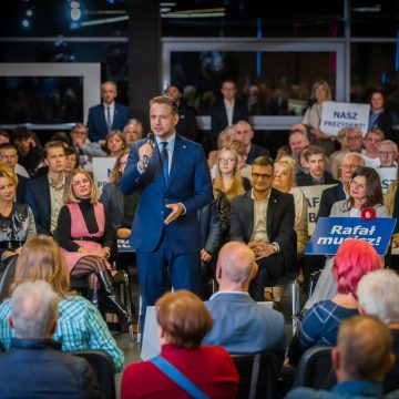 Sikorski powalczy z Trzaskowskim w prawyborach. Nie ma jednak zbyt dużego poparcia w swoim okręgu