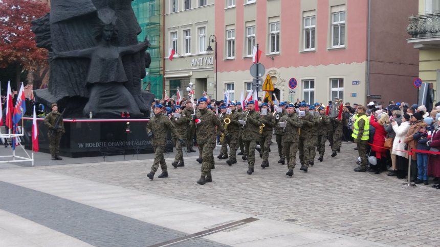 Bydgoszcz 11 listopada świętuje z radością, ale ze świadomością trudnego czasu