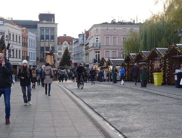 Za dnia bydgoski Jarmark Bożonarodzeniowy też ma swój urok