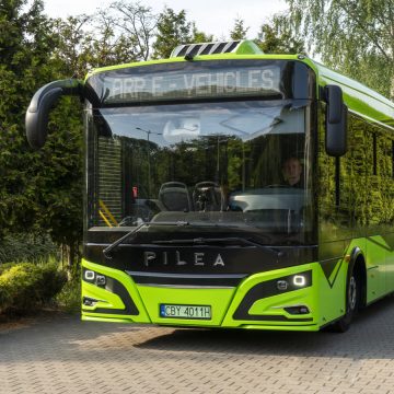 Bydgoski autobus elektryczny na zakręcie. Firma ma zamówienia, ale pracownicy boją się jutra