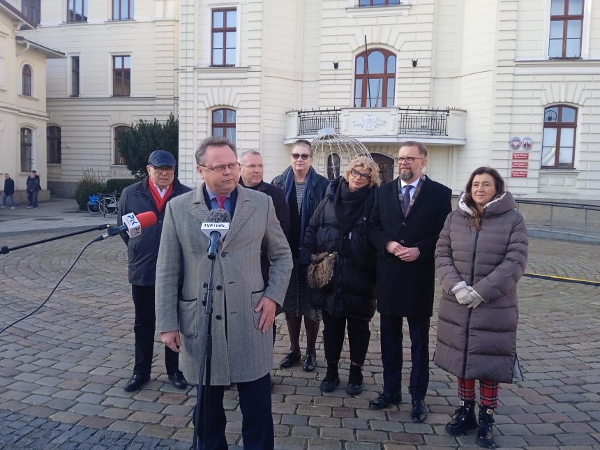 Wiceszef polskiej dyplomacji pojawił się w bydgoskim ratuszu