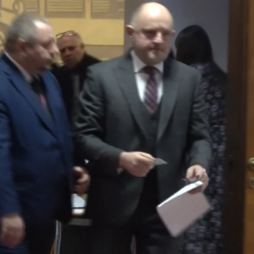 Pobiegli do Fatimy. Marszałek sypnął sporą kasą