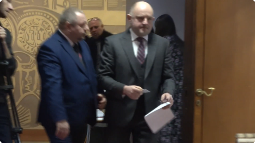 Screenshot 2024-12-16 at 20-09-48 Marszałek województwa głosił teorie spiskowe o przeciwnikach jachtu. Sejmik od kuchni - YouTube Pobiegli do Fatimy. Marszałek sypnął sporą kasą