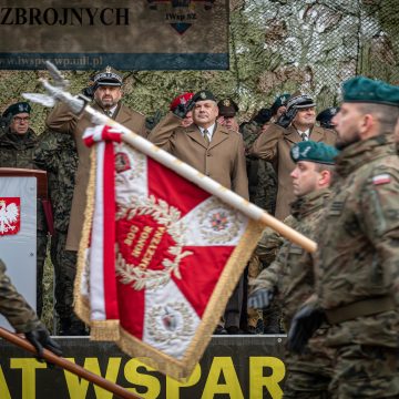 1 (2) Generał Mendrala uroczyście wprowadzony na szefa Inspektoratu Wsparcia Sił Zbrojnych