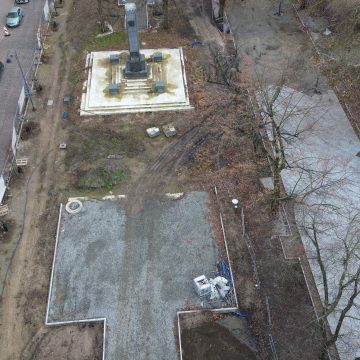 Ratusz zleca usunięcie pomnika