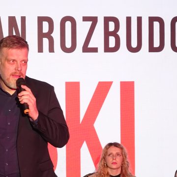 Zandberg: Deregulacja to droga do tego, aby naszym horyzontem rozwoju były Żabki i paczkomaty