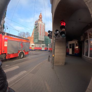 DCIM100GOPROGOPR1034.JPG Motorniczy prawie dwukrotnie za szybko, ale stan torowiska ma też wiele do życzenia