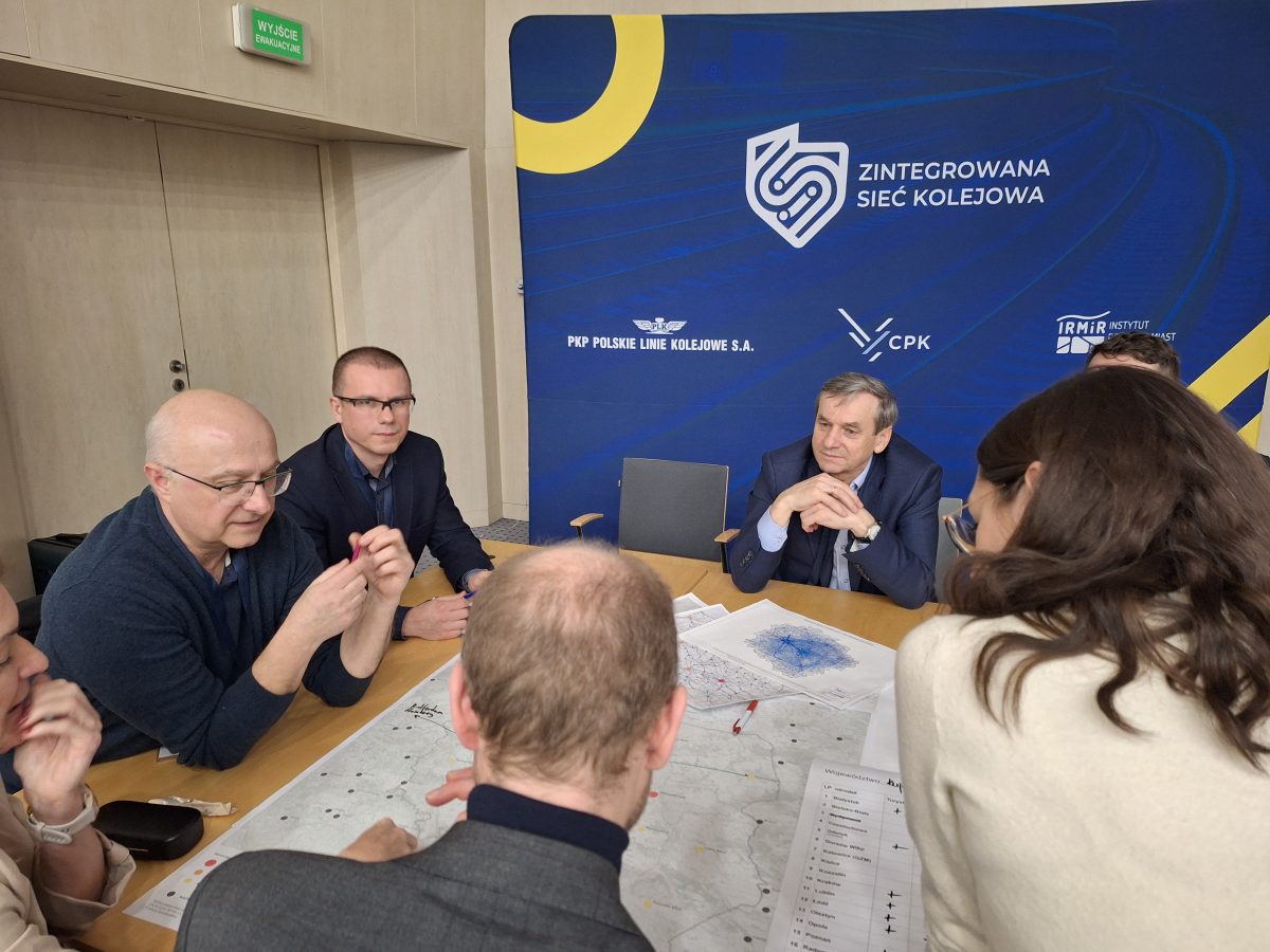 Eksperci dyskutowali o nowej wizji kolei dużych prędkości dla kujawsko-pomorskiego. Dyskusja była obiecująca 491facac-f370-494e-9367-f9c19b969e23