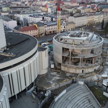 Czwarty krąg Opery Nova oficjalnie z opóźnieniem