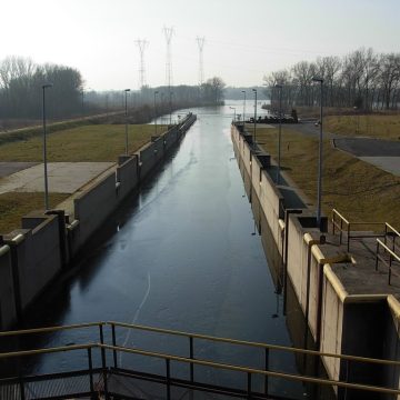 Osuwisko zaczęło zagrażać śluzie w Czersku Polskim