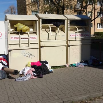 Ratusz nie ma pomysłu na odpady tekstylne po wycofaniu kontenerów PCK
