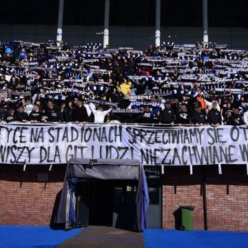 Kibice Zawiszy nie chcą polityki na stadionach