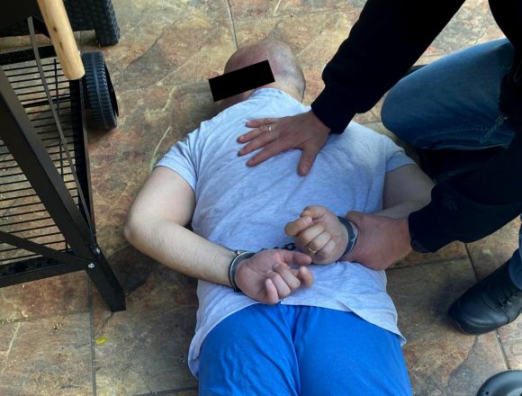 Do sądu trafił akt oskarżenia przeciwko prawicowemu publicyście. Wśród zarzutów zabójstwo zwierząt i posiadanie broni