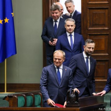 54582235034_b888bf67e5_k Rząd Donalda Tuska z wotum zaufania. W Sejmie musiał słuchać o ,,antykolejowej” polityce marszałka Calbeckiego