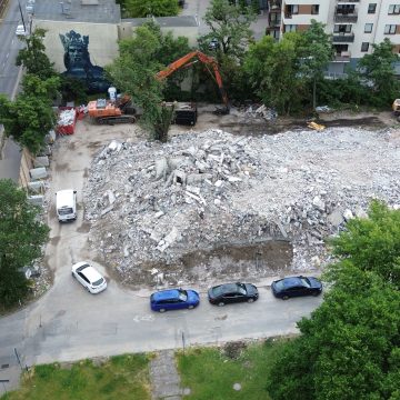 Kupa gruzu przy Jagiellońskiej. Kiedyś była to siedziba władzy