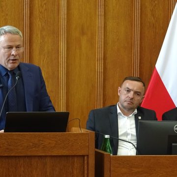 Prezydent Bydgoszczy na sesji sejmiku zarzucił samorządowi wojewódzkiemu manipulowanie faktami