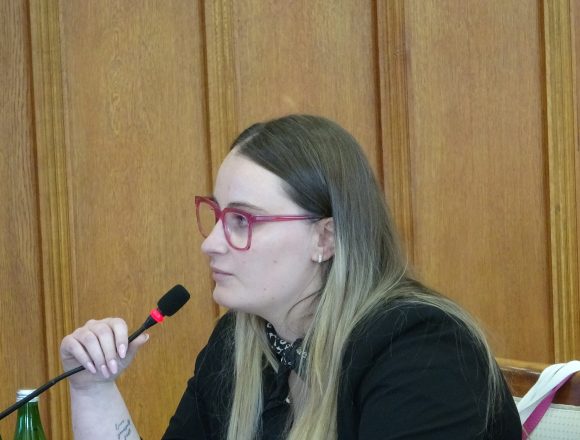 Radna domaga się usunięcia publikacji na swój temat oraz niepisania o niej w przyszłości. Byłby to koniec kontroli społecznej