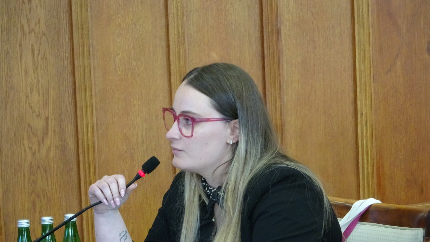 DSC01241 Radna domaga się usunięcia publikacji na swój temat oraz pisania o niej w przyszłości. Byłby to koniec kontroli społecznej