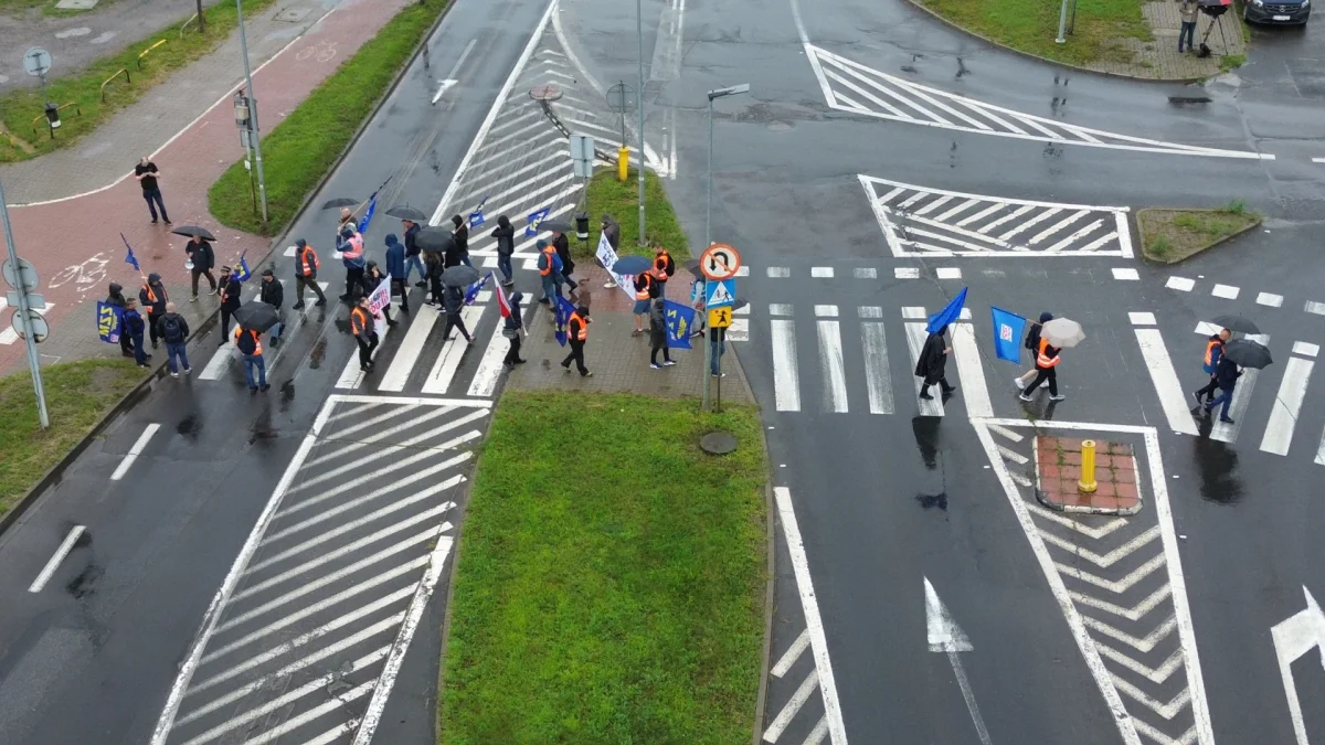 Czy na kolei faktycznie dzieje się coś złego? Dlaczego kolejarze protestowali? DJI_0358