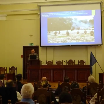 W 1918 i 1919 roku Polska była bardziej podzielona niż dzisiaj. Czy postać Paderewskiego pozwoliła uspokoić polaryzację?