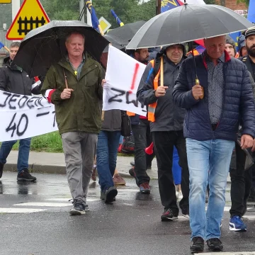 Maszyniści protestują przeciwko marginalizowaniu kolei. Kamienna jest nieprzejezdna