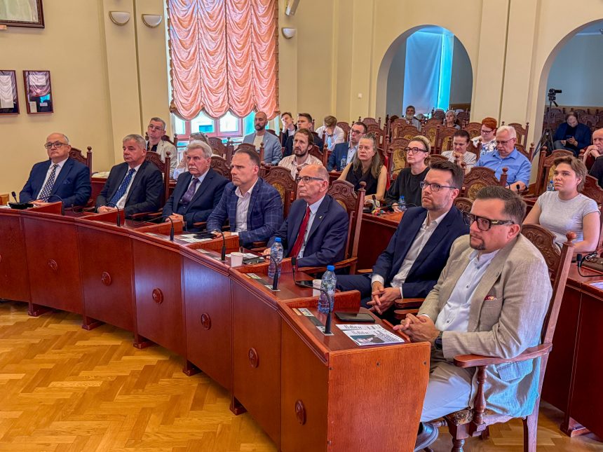 Dysputa naukowa, czy Paderewski może dać Bydgoszczy mit założycielski