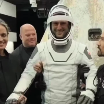 Sławosz Uznański-Wiśniewski wylądował