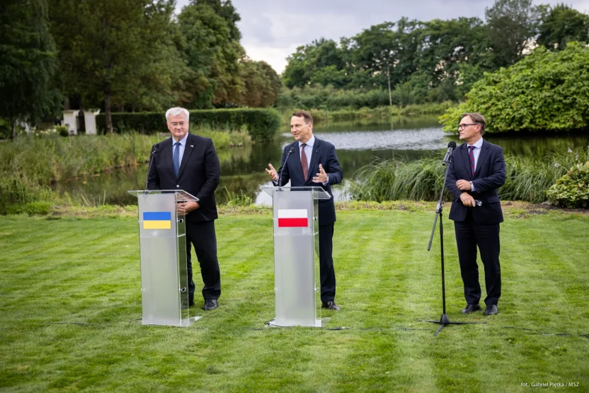 Szefowie polskiej i ukraińskiej dyplomacji spotkali się pod Bydgoszczą. ,, Polska jest winna Ukrainie w tej sprawie solidarność i wdzięczność”