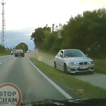 Screenshot 2025-09-08 at 17-44-35 (508) Szaleniec w BMW pędzi drogą rowerową #1988 Wasze Filmy - YouTube Gnał jak szalony po ścieżce rowerowej. Piraci drogowi terroryzują mieszkańców Sicienka