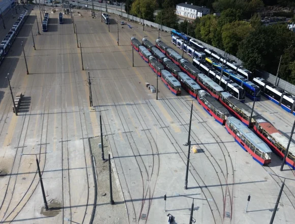 DJI_0783 Z powodu awarii sieci trakcyjnej nie jeżdżą tramwaje od środy. Pasażerowi jednak trudno szukać o tym informacji