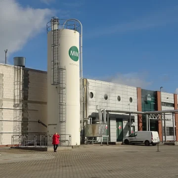 To był największy pożar w ostatnim czasie. Po miesiącach firma odbudowała się jak feniks z popiołów