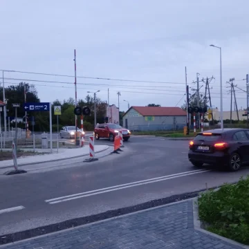 Najpierw przebudowali skrzyżowanie, ale już zapowiadają – po protestach – zmiany. Sprawa jest jednak bardziej skomplikowana