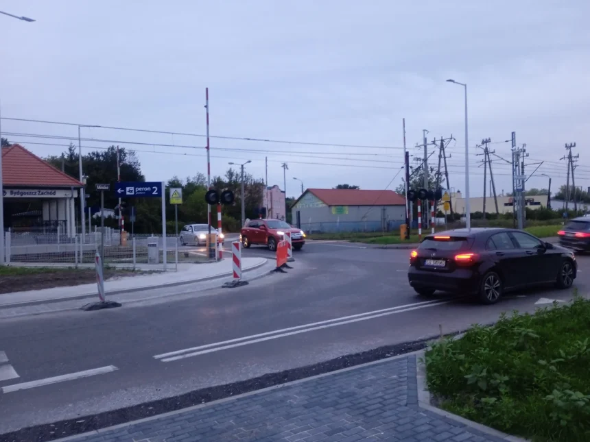 Najpierw przebudowali skrzyżowanie, ale już zapowiadają – po protestach – zmiany. Sprawa jest jednak bardziej skomplikowana