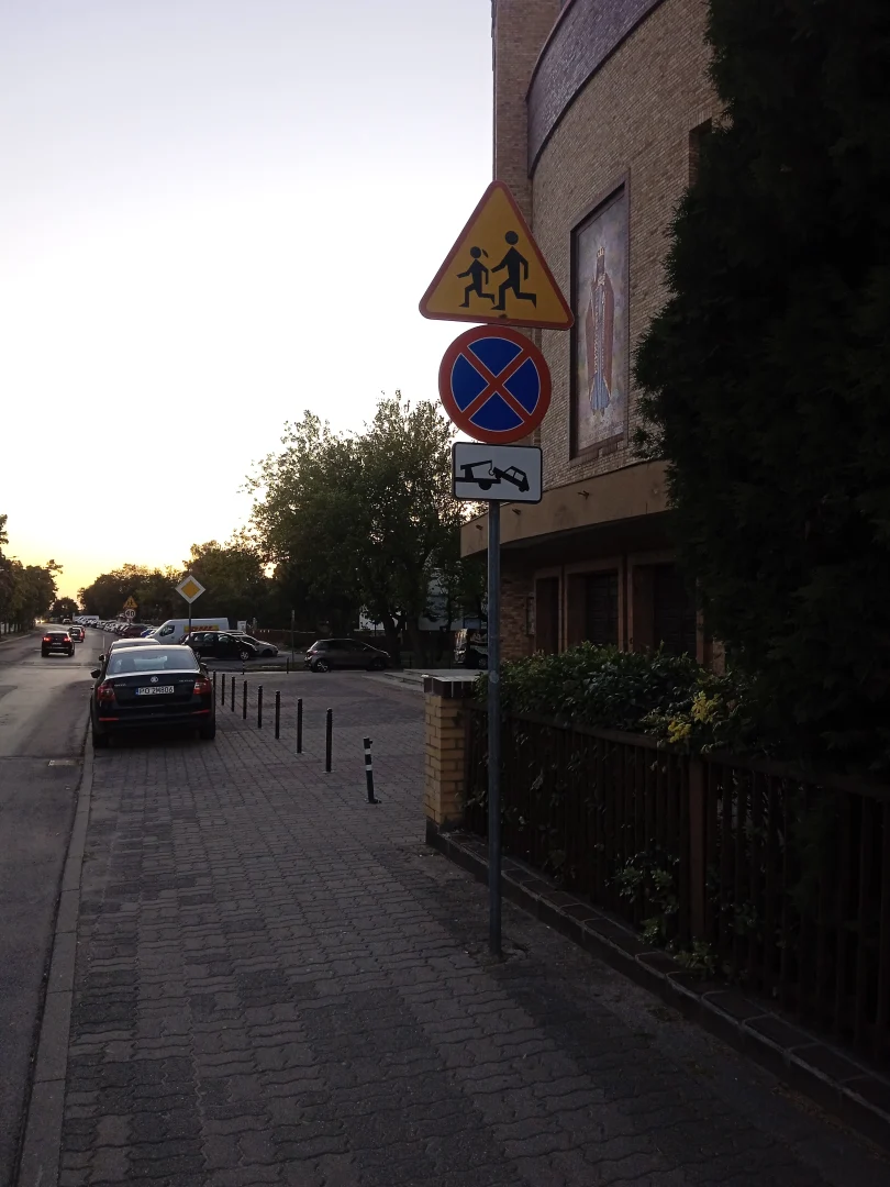 IMG_20250929_183045_1 Siła przyzwyczajenia – samochodom grozi odholowanie, ale co z tego