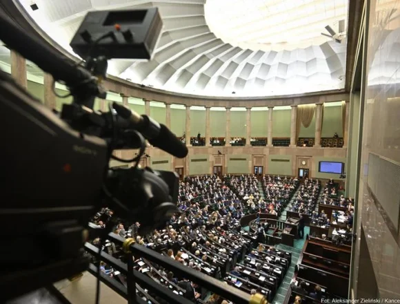 Bydgoscy posłowie niechętnie odpowiadają na pytania o jawność. Wyróżnił się Norbert Pietrykowski