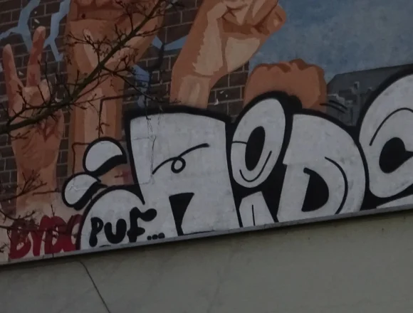 DSC02814 Chuligani zniszczyli mural. Najbardziej dotyka jednak to, że zamazali symbol wolności