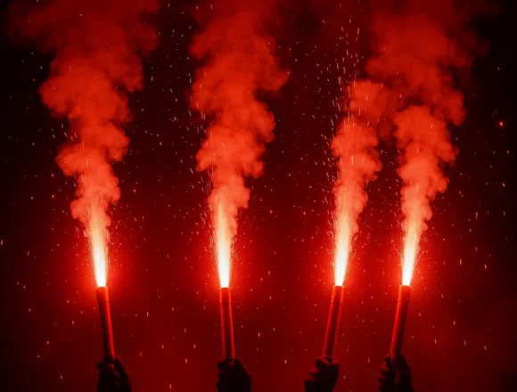 Policja nie wie co zrobić z kibicami, którzy 11 listopada odpalili race