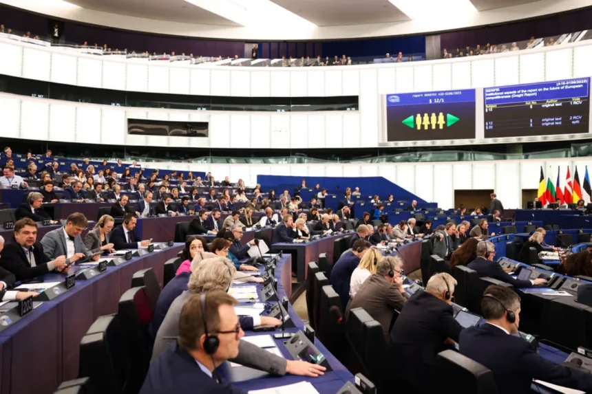 Screenshot 2025-11-25 at 17-21-40 20251125_EP-194498B_AH1_LD_056-PREVIEW.avif (obraz AVIF 1000×667 pikseli) Parlament Europejski za europejskim programem zbrojeń. Zyskać ma też gospodarka