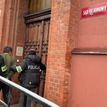 Zmarł 38-latek, którego odnaleziono nagiego i pobitego