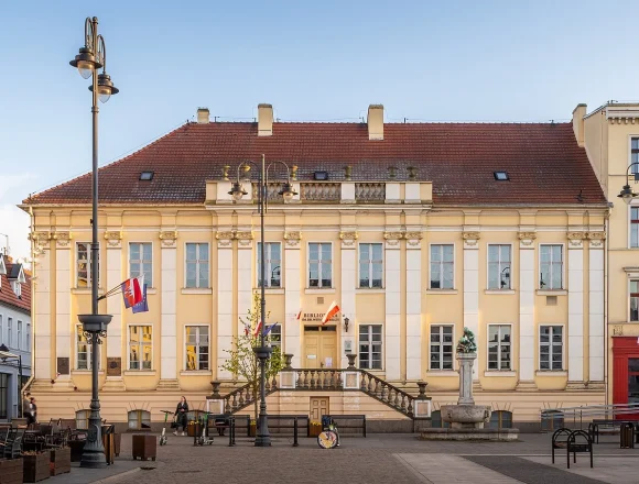 Stary_Rynek_24_-_2023 Czy Bydgoszcz chce likwidacji filii biblioteki? Konsternacja po projekcie uchwały Zarządu Województwa