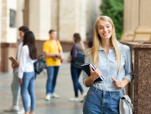 9 (1) Masz w sobie cechy przywódcze i cenisz jasne zasady? Oto kierunki studiów dla Ciebie!