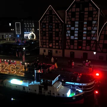 DJI_0332 Jarmark coraz bardziej odbija swoje piętno na wodzie