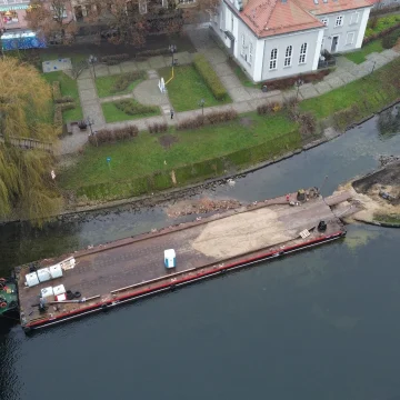 Barka przypłynęła i ruszyła rewitalizacja wyspy św. Barbary