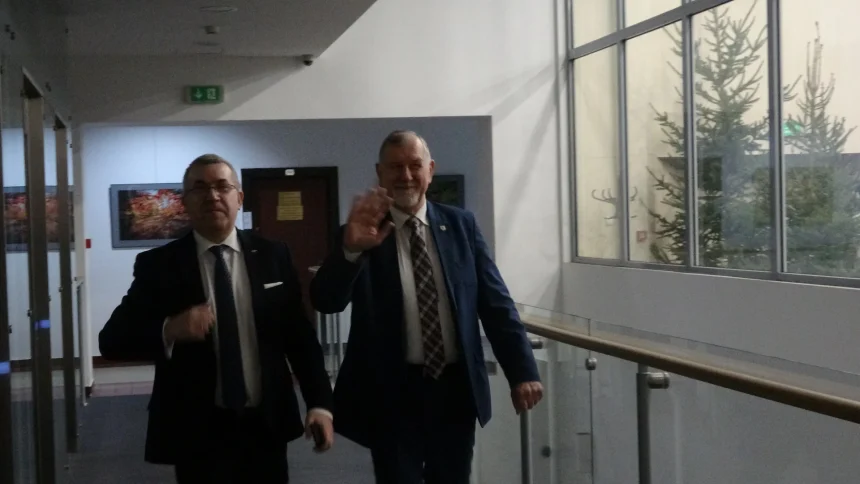 Relacje bydgosko-toruńskie to politycznie wdzięczny temat. Potem i tak wszyscy wspólnie śpiewają kolędy