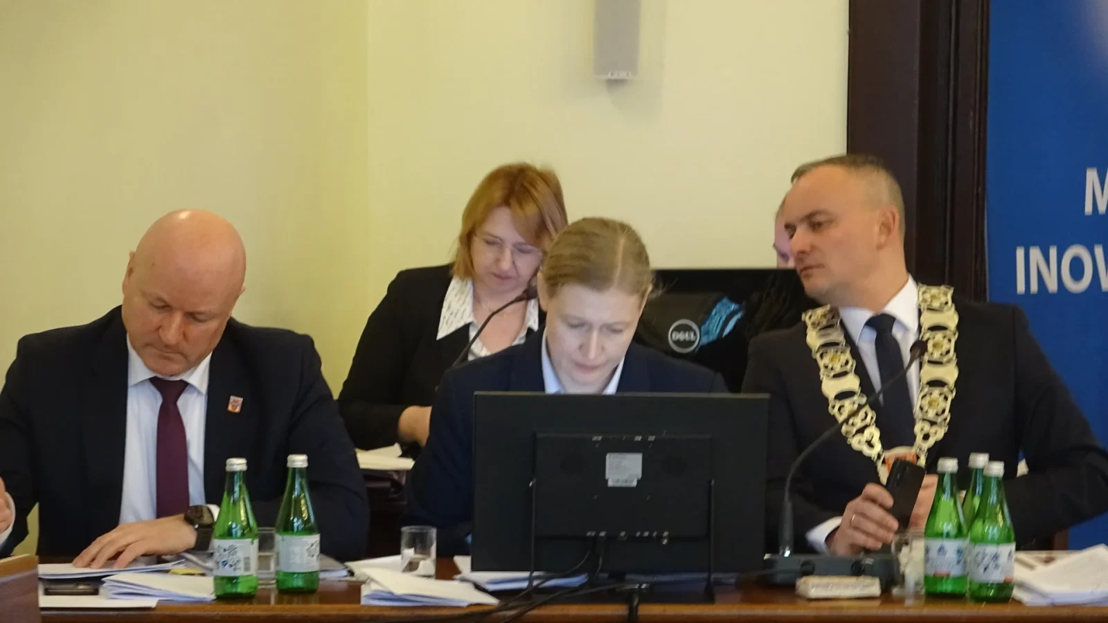Przez większość sesji radni kłócili się o wynagrodzenie prezydenta. Czy ten nieco ponad tysiąc złotych jest tego warty?