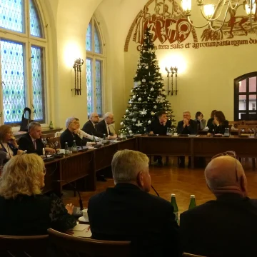 DSC03601 Inowrocław z budżetem na 2026 rok, a w nim środki na parking podziemny z funkcją schronu. Opozycja krytykuje…