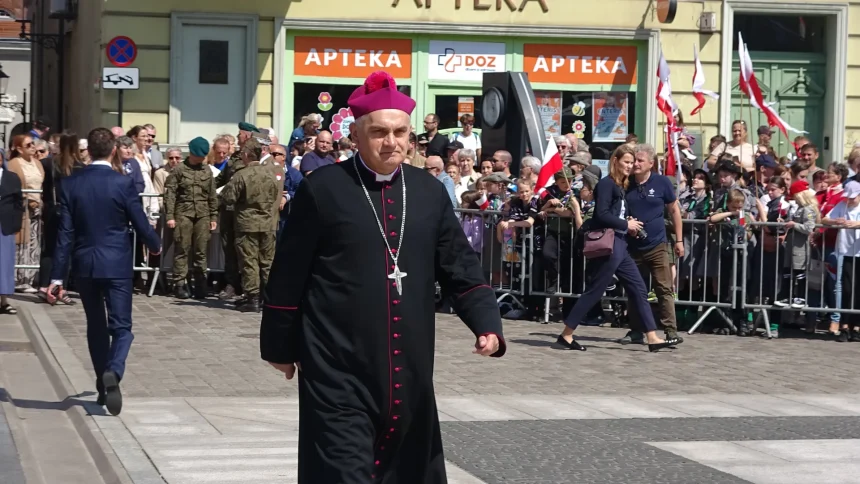 Bp. Włodarczyk: Ojciec Rydzyk atakowany jest za wyrazistość