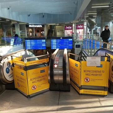 Dworzec co prawda kategorii premium, ale schody powoli stają się memem